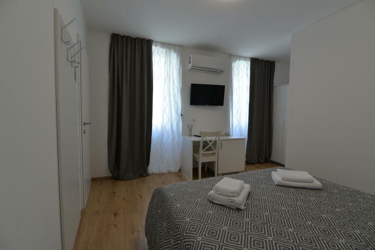 Apartments And Rooms Oliva Cres Eksteriør billede